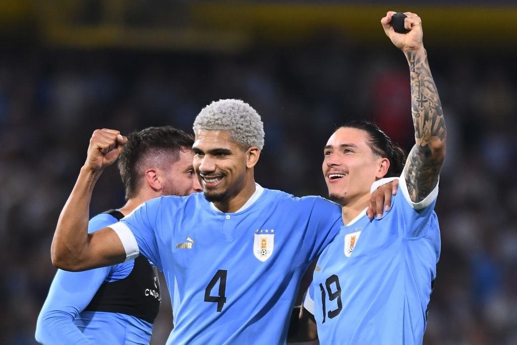 Argentina pierde largo invicto tras caer en casa contra Uruguay en la eliminatoria al Mundial; Brasil sufre segunda derrota consecutiva