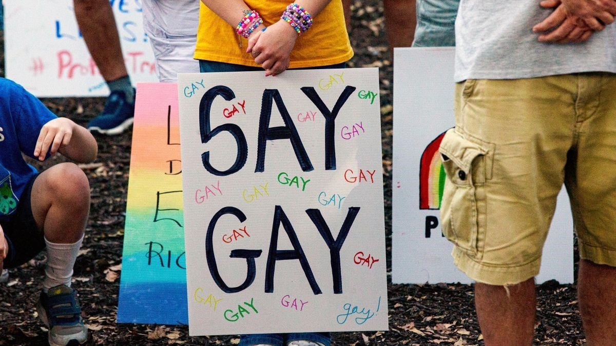 Florida prohíbe enseñar identidad de género y orientación sexual hasta la secundaria
