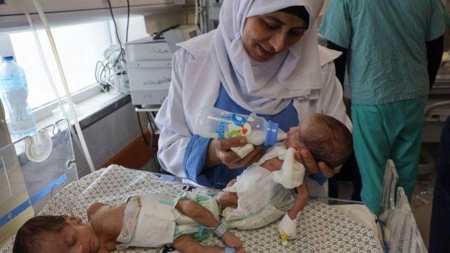 La Media Luna Roja evacúa a los 31 bebés prematuros del hospital de Al-Shifa