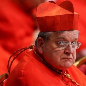 La decisión sin precedentes del papa Francisco de desalojar de su residencia en el Vaticano al cardenal crítico Raymond Burke