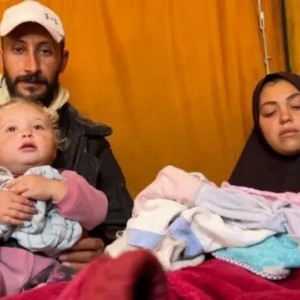 Los bebés recién nacidos que están muriendo de frío en las carpas de familias desplazadas en Gaza