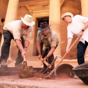 Petra: el descubrimiento de una tumba intacta con 12 esqueletos en los enigmáticos restos que fascina a los arqueólogos