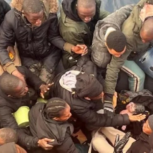 La impresionante imagen de un bebé que nació en una embarcación repleta de migrantes que trataban de llegar de África a las Canarias