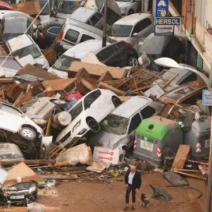 Valencia: las impactantes imágenes de las  inundaciones en España que dejan al menos 70 muertos y decenas de desaparecidos 