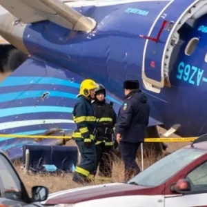 Azerbaiyán culpa de la caída del avión en el que murieron 38 personas a 